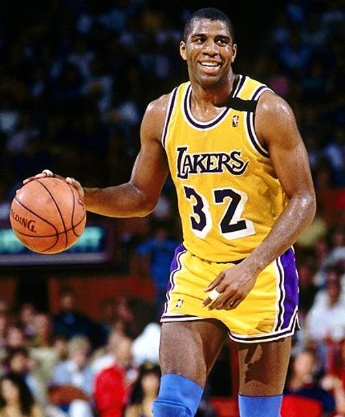 Earvin “Magic” Johnson (Lansing,  14 agosto 1959). Uno  dei pi grandi di sempre della Nba, il regista dei Lakers dello Showtime, play atipico per il fisico da lungo con una visione di gioco unica.  il migliore di tutti i tempi per media di assist in carriera, 11.2 a partita. 